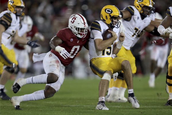 Mendoza hurt returns to lead Cal past Stanford 27 15 in Big Game